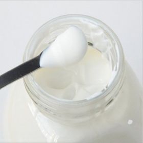 Plain cream, lotion, V7, blemish, whitening, moisturizing, (Color: White)